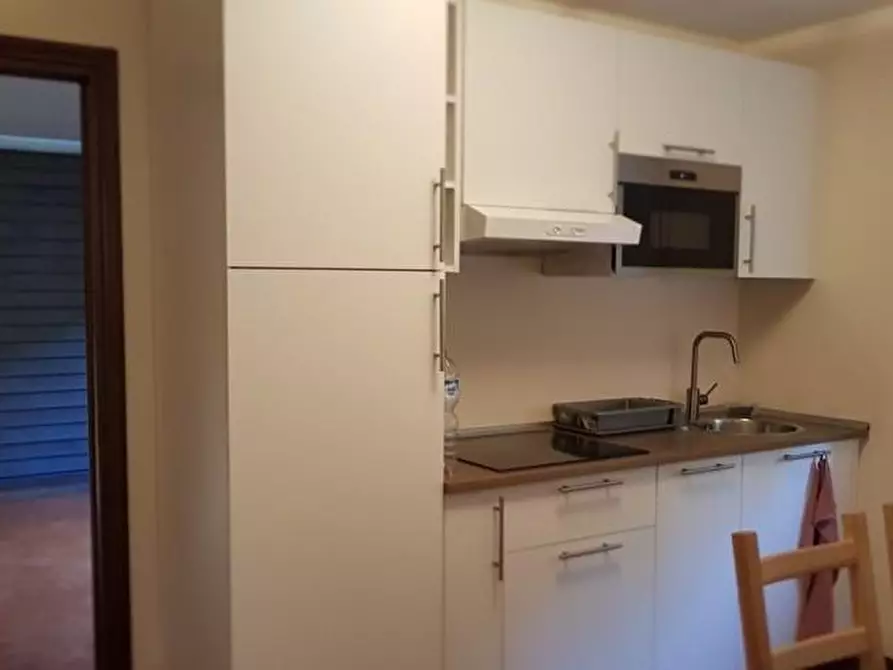 Immagine 14 di Casa bifamiliare in affitto  a Lucca