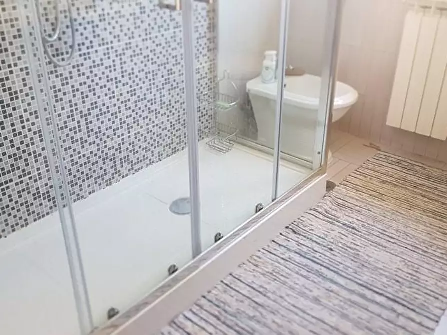 Immagine 22 di Casa bifamiliare in affitto  a Lucca