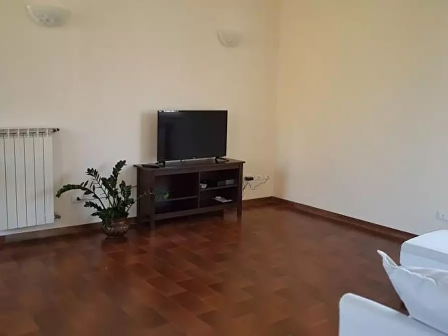 Immagine 9 di Casa bifamiliare in affitto  a Lucca