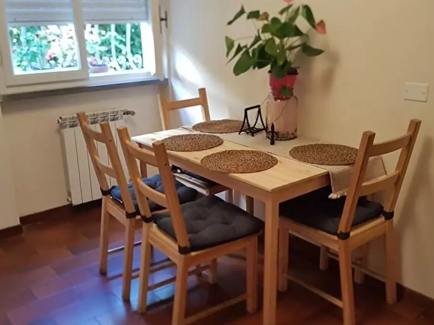 Immagine 13 di Casa bifamiliare in affitto  a Lucca