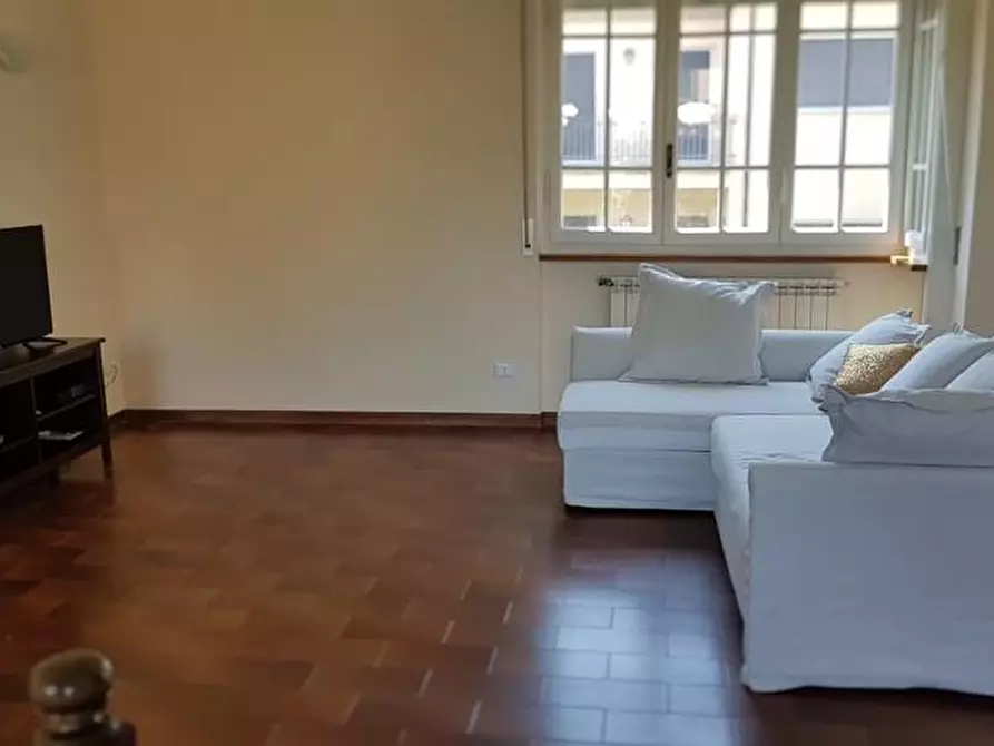 Immagine 3 di Casa bifamiliare in affitto  a Lucca
