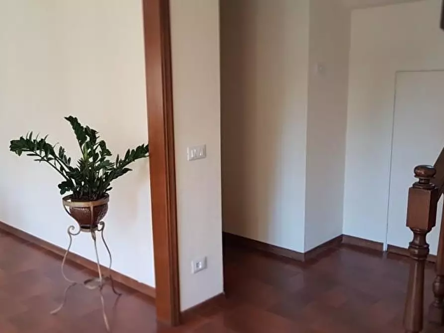 Immagine 30 di Casa bifamiliare in affitto  a Lucca