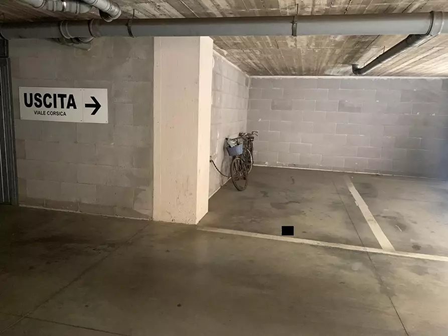 Immagine 4 di Garage in vendita  a Firenze