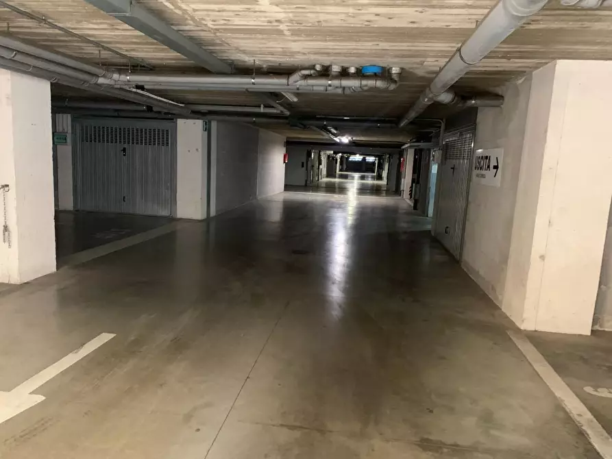 Immagine 3 di Garage in vendita  a Firenze