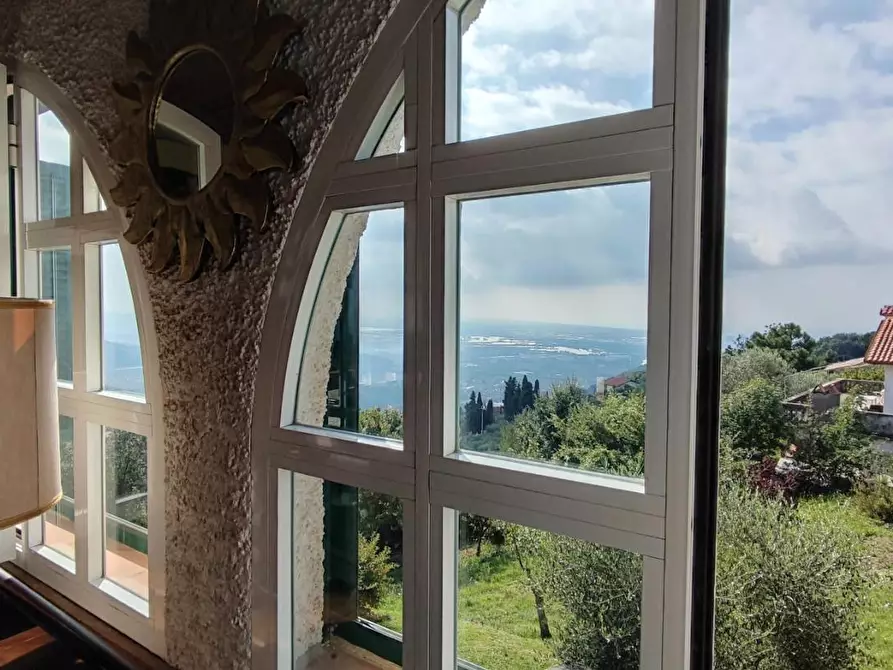 Immagine 17 di Villa in vendita  a Massarosa