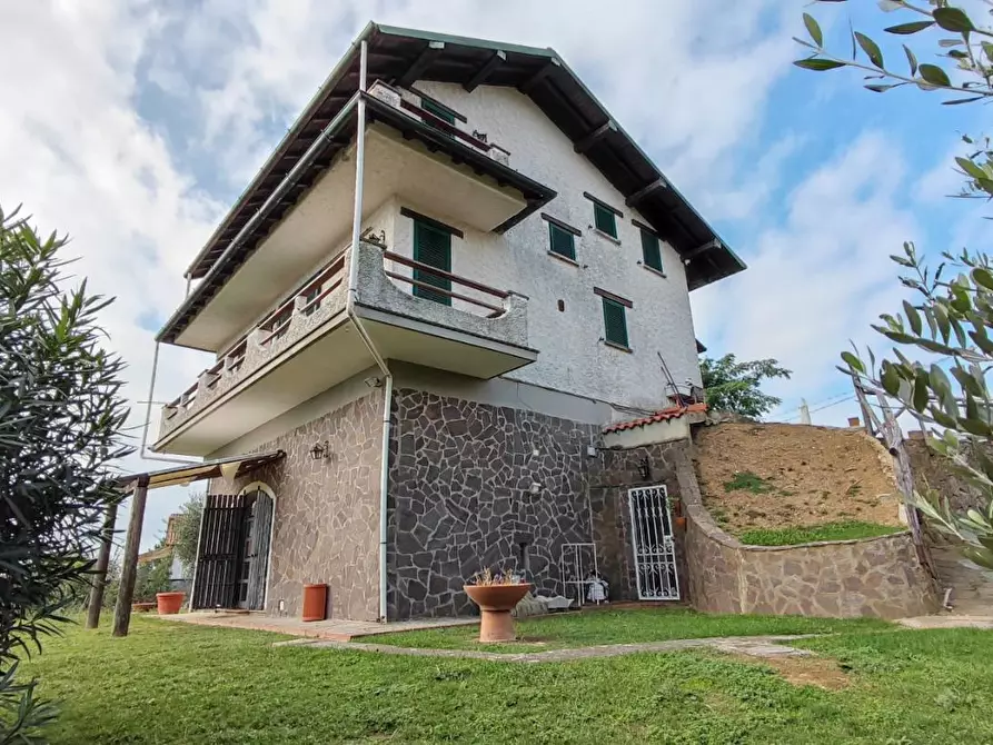 Immagine 33 di Villa in vendita  a Massarosa