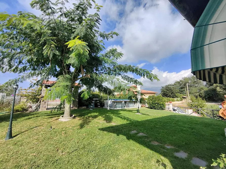 Immagine 37 di Villa in vendita  a Massarosa