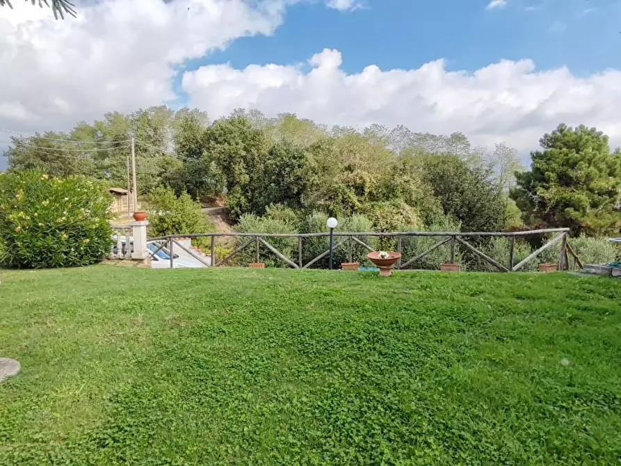 Immagine 36 di Villa in vendita  a Massarosa