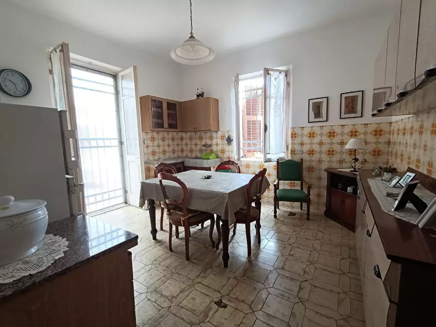 Immagine 2 di Villa in vendita  a Ameglia