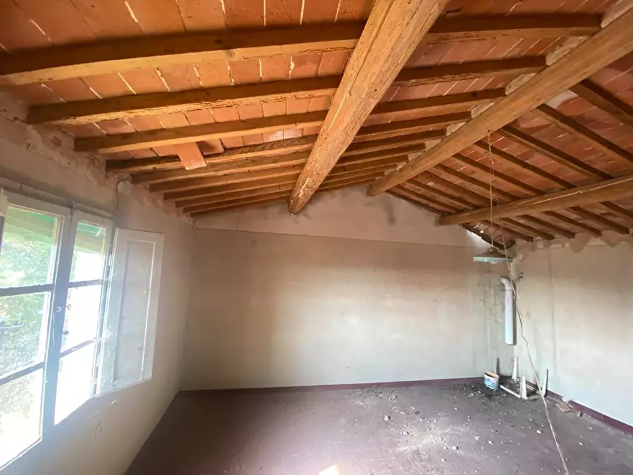 Immagine 10 di Casa indipendente in vendita  a Santa Maria A Monte