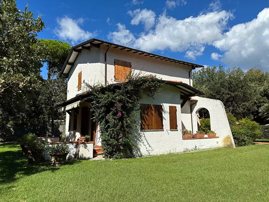 Immagine 12 di Villa in affitto  a Forte Dei Marmi
