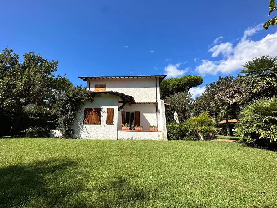 Immagine 5 di Villa in affitto  a Forte Dei Marmi