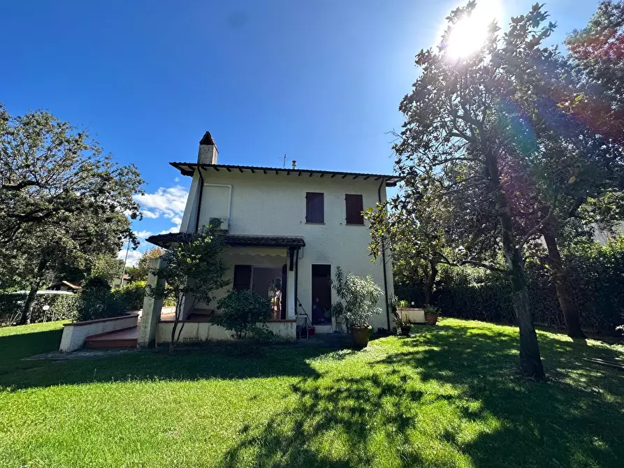 Immagine 2 di Villa in affitto  a Forte Dei Marmi