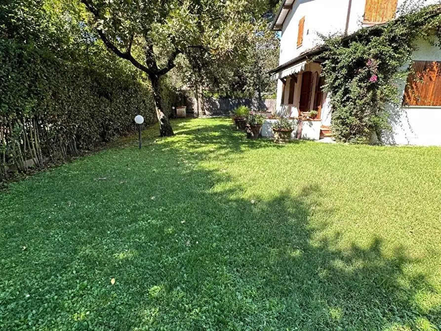Immagine 6 di Villa in affitto  a Forte Dei Marmi