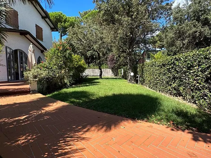 Immagine 8 di Villa in affitto  a Forte Dei Marmi