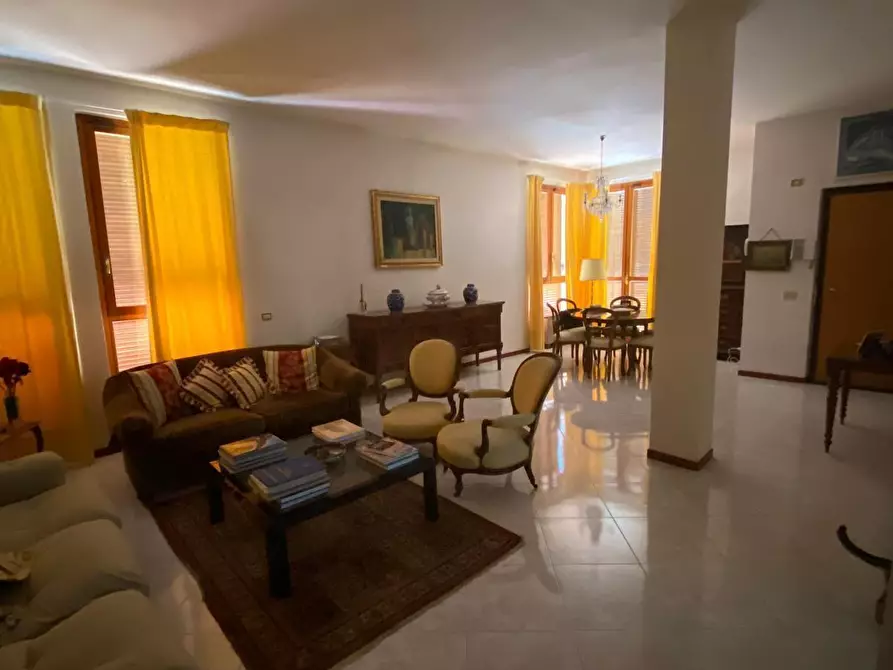 Immagine 4 di Casa indipendente in vendita  a Massa