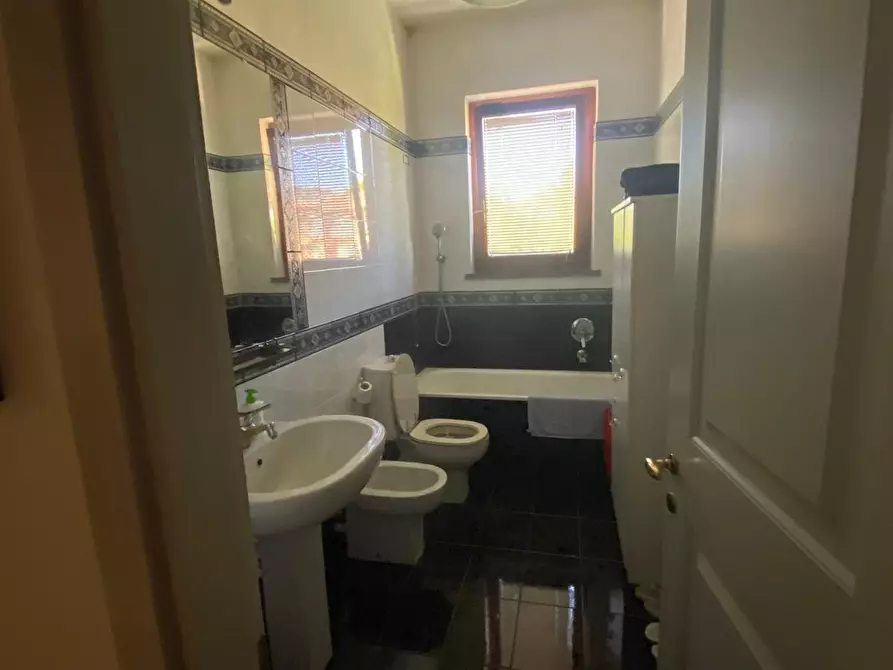 Immagine 9 di Casa indipendente in vendita  a Massa