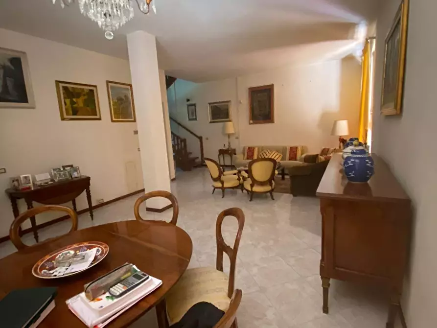 Immagine 2 di Casa indipendente in vendita  a Massa