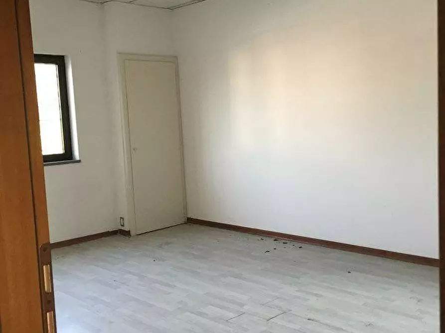 Immagine 3 di Capannone industriale in affitto  a Porcari