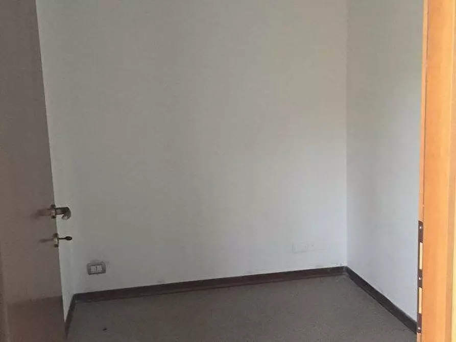 Immagine 5 di Capannone industriale in affitto  a Porcari