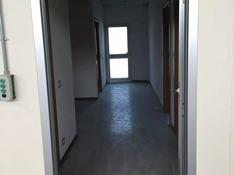 Immagine 7 di Capannone industriale in affitto  a Porcari