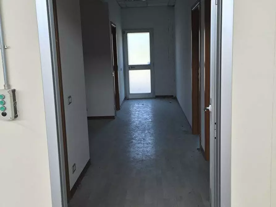 Immagine 6 di Capannone industriale in affitto  a Porcari