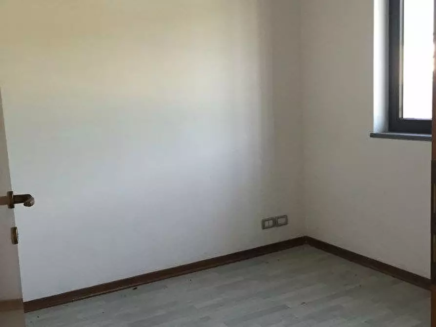 Immagine 2 di Capannone industriale in affitto  a Porcari