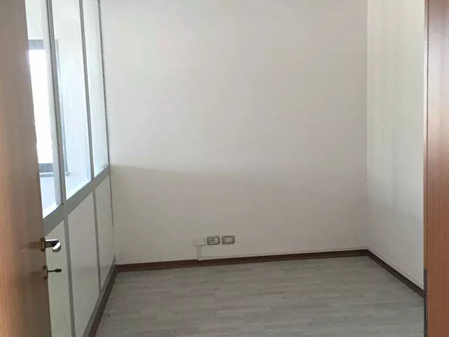 Immagine 4 di Capannone industriale in affitto  a Porcari