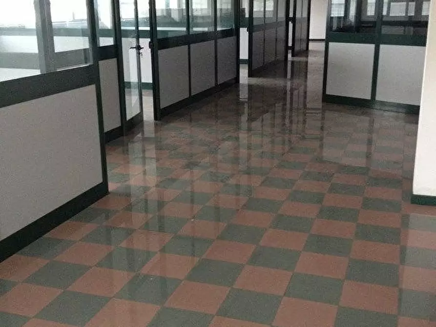 Immagine 4 di Capannone industriale in affitto  a Porcari