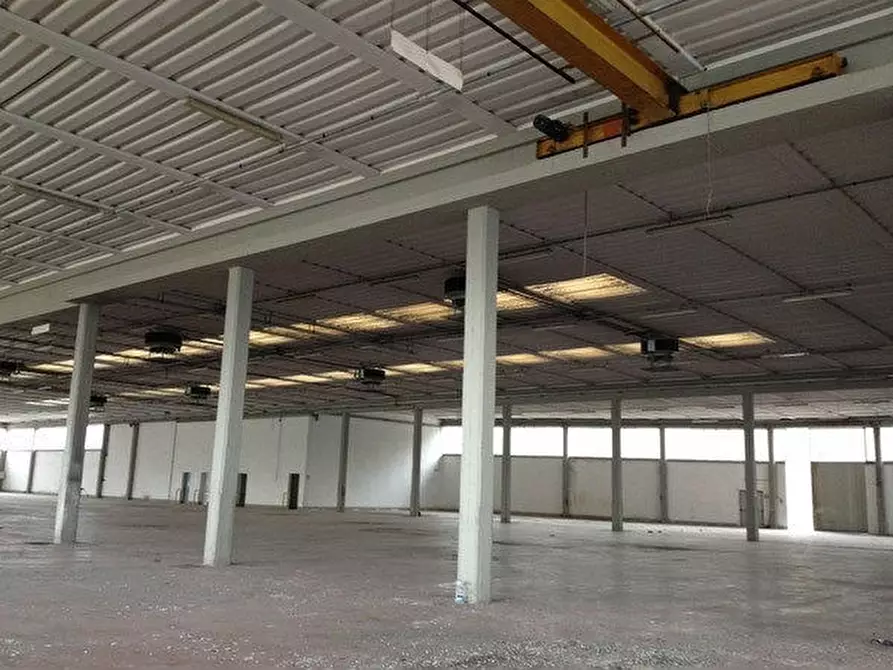 Immagine 2 di Capannone industriale in affitto  a Porcari