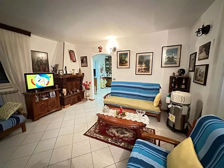 Immagine 5 di Casa semindipendente in vendita  a Ameglia