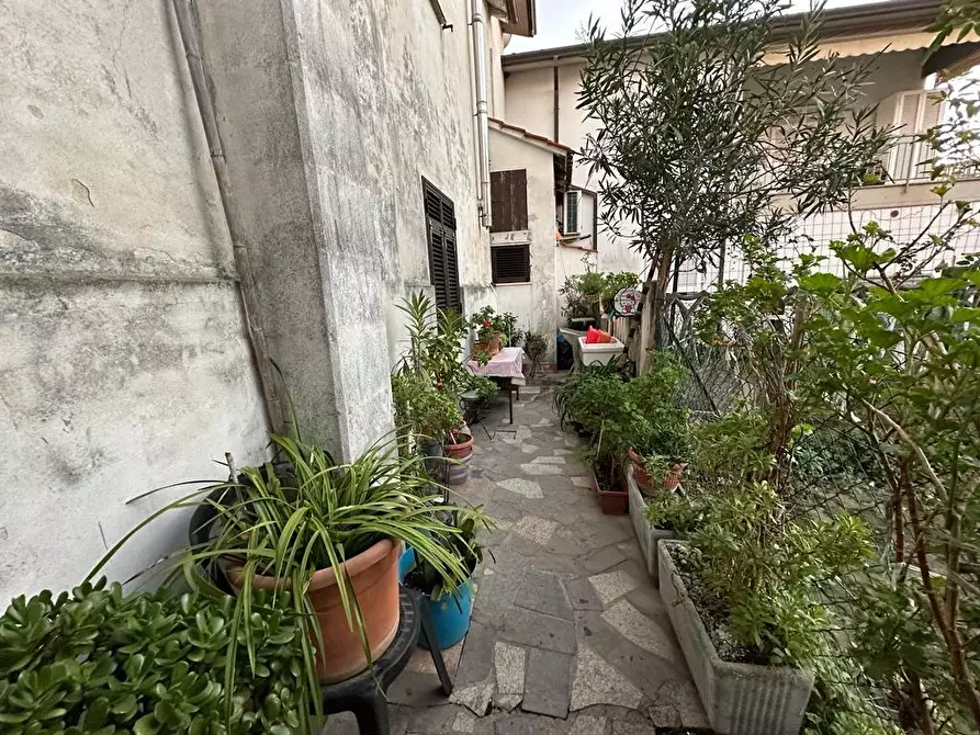 Immagine 12 di Casa semindipendente in vendita  a Ameglia