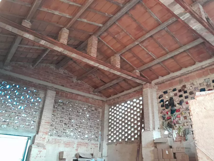 Immagine 5 di Deposito in vendita  a San Miniato