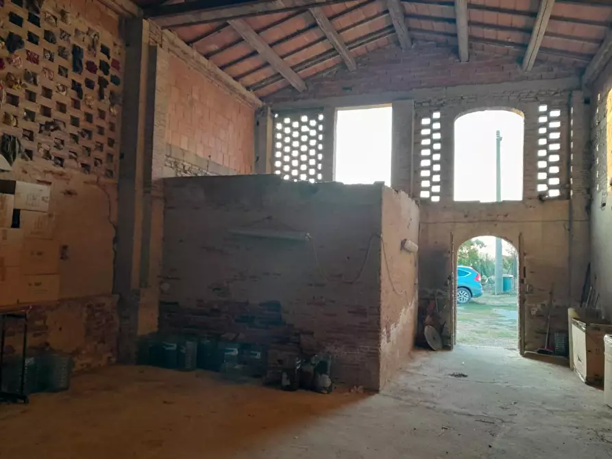 Immagine 3 di Deposito in vendita  a San Miniato