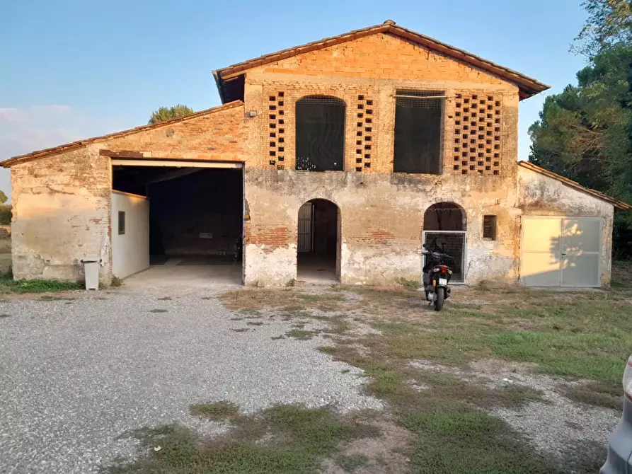 Immagine 2 di Deposito in vendita  a San Miniato