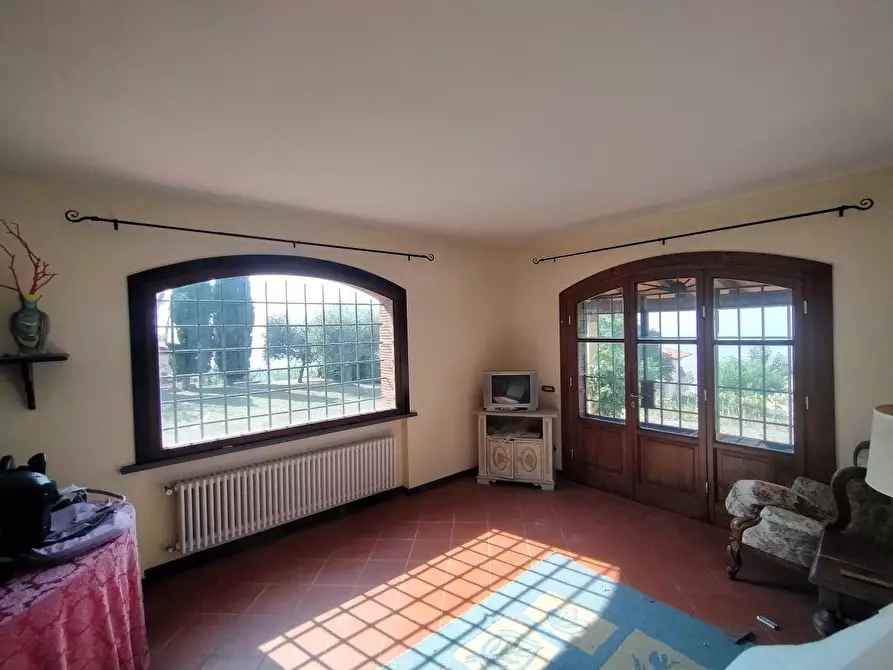Immagine 10 di Villa in vendita  a Massa
