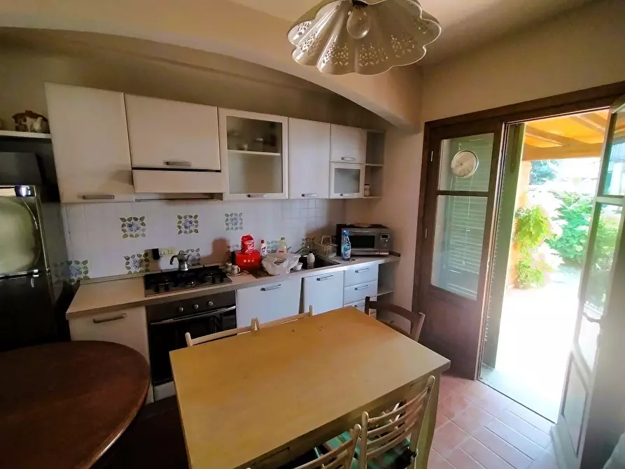 Immagine 11 di Villa in vendita  a Massa