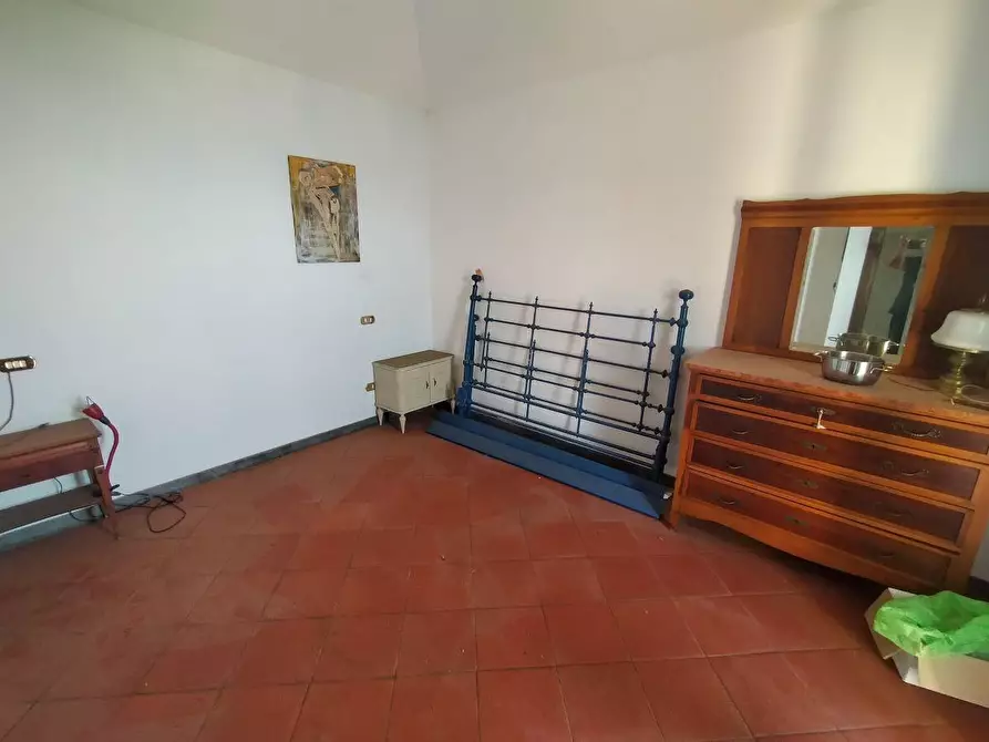 Immagine 18 di Villa in vendita  a Massa