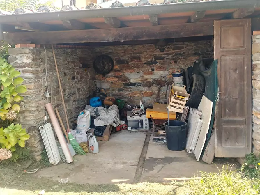 Immagine 27 di Villa in vendita  a Massa