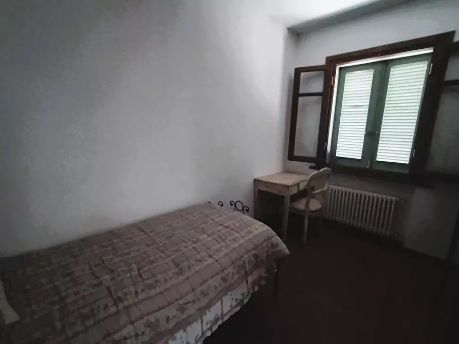 Immagine 15 di Villa in vendita  a Massa