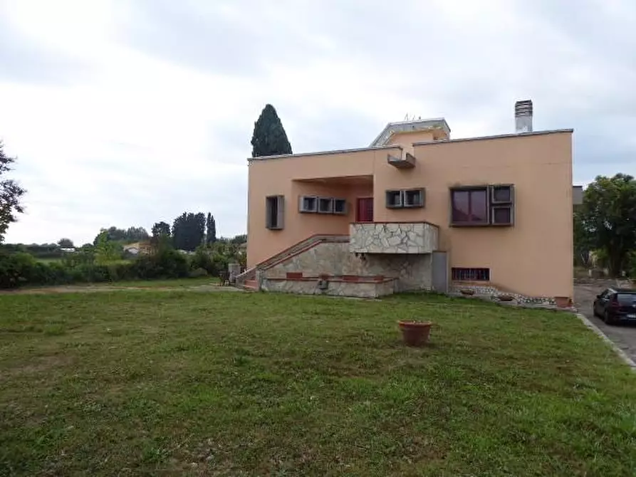 Immagine 9 di Villa in vendita  a San Giuliano Terme