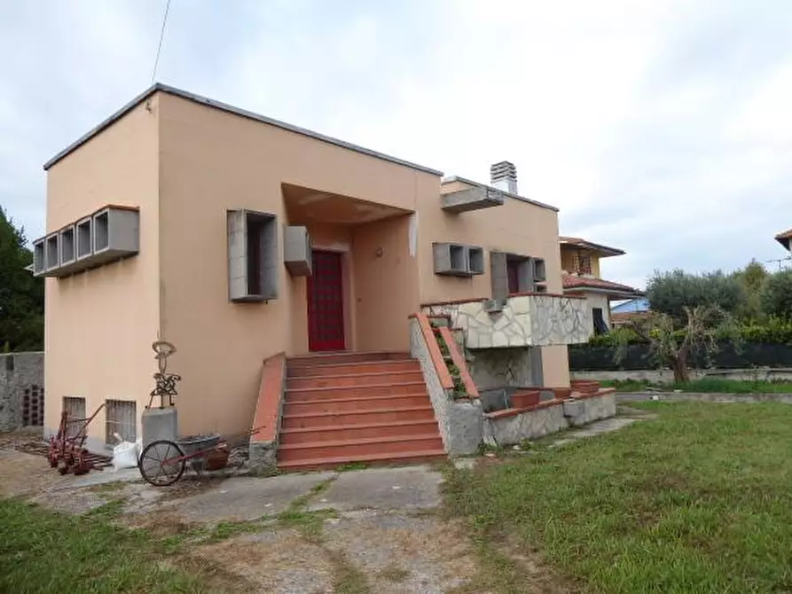 Immagine 4 di Villa in vendita  a San Giuliano Terme