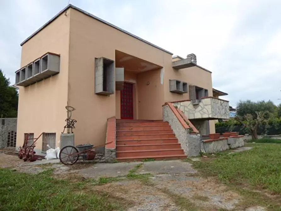 Immagine 6 di Villa in vendita  a San Giuliano Terme