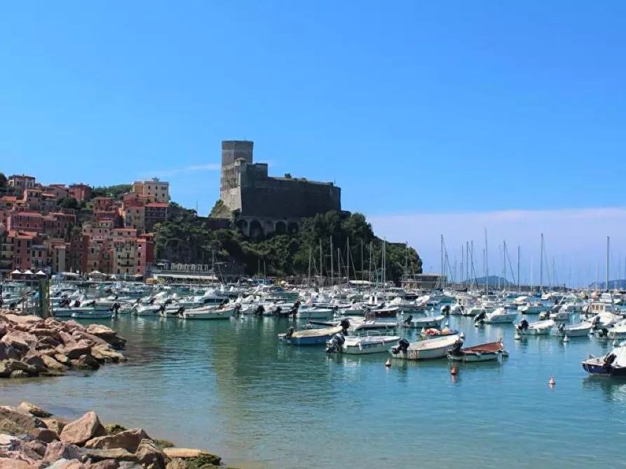 Immagine 1 di Mansarda in vendita  a Lerici