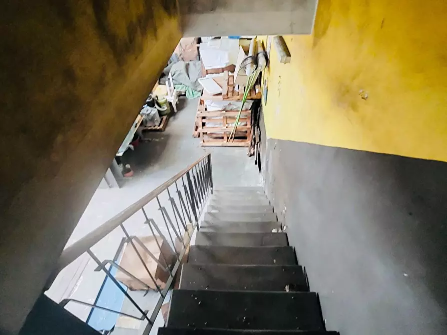 Immagine 6 di Capannone industriale in vendita  a Viareggio