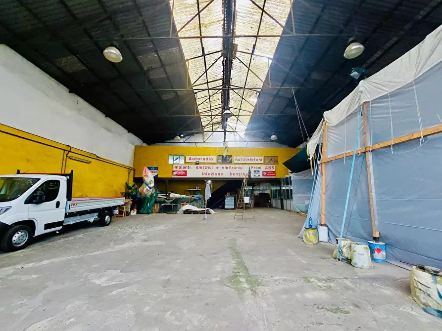 Immagine 31 di Capannone industriale in vendita  a Viareggio