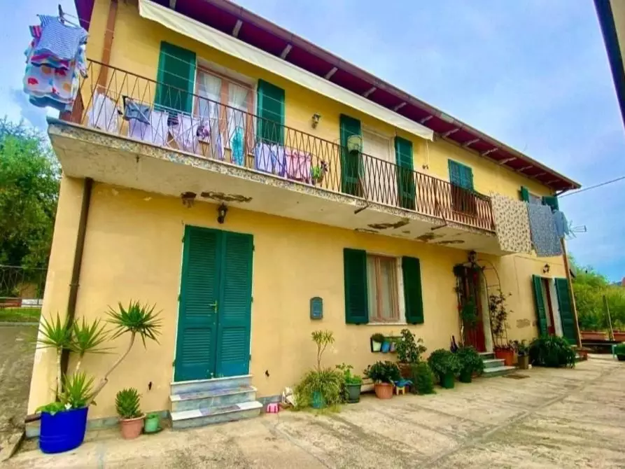 Immagine 2 di Casa indipendente in vendita  a Massa