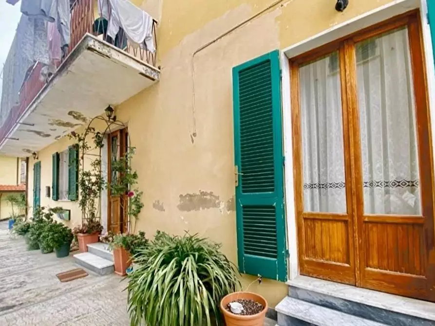 Immagine 17 di Casa indipendente in vendita  a Massa