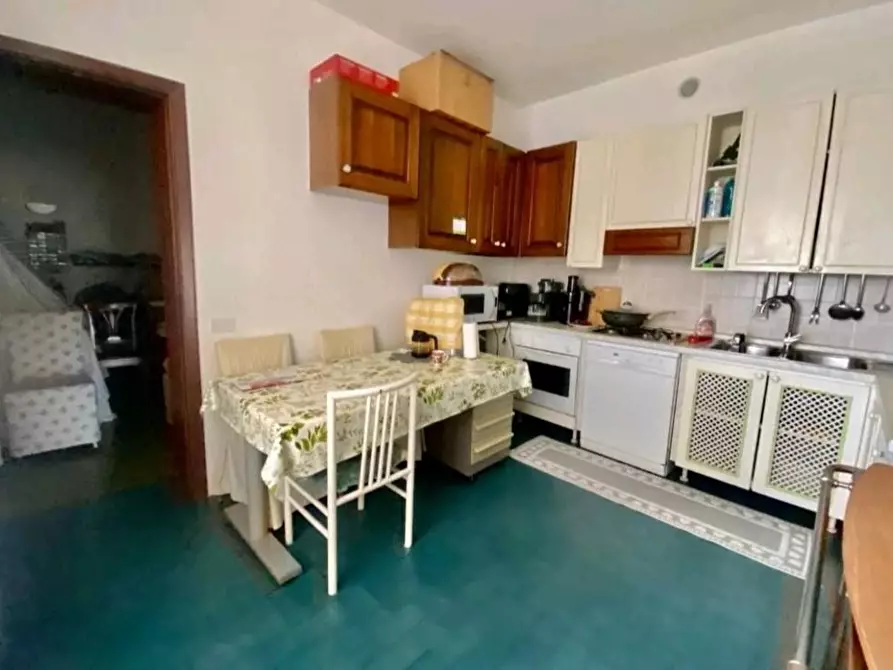 Immagine 3 di Casa indipendente in vendita  a Massa