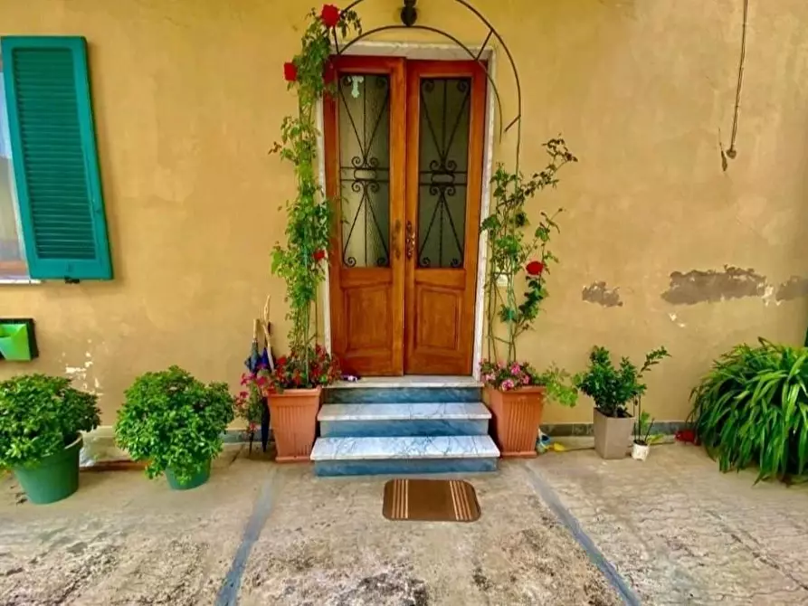 Immagine 19 di Casa indipendente in vendita  a Massa